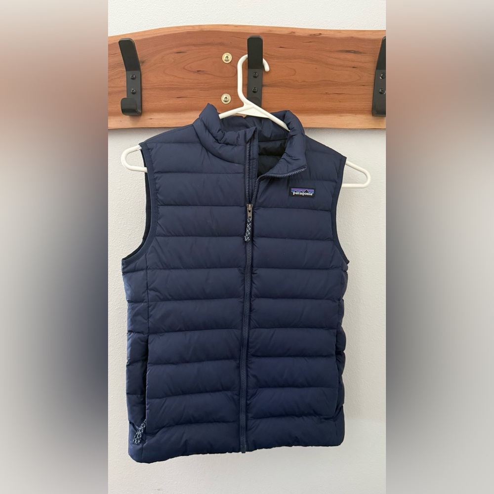 Patagonia Navy Down Vest Youth size 10 medium
